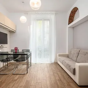 https://apt-classbnb-elegant-near-the-city-center.italymilanhotels.net
